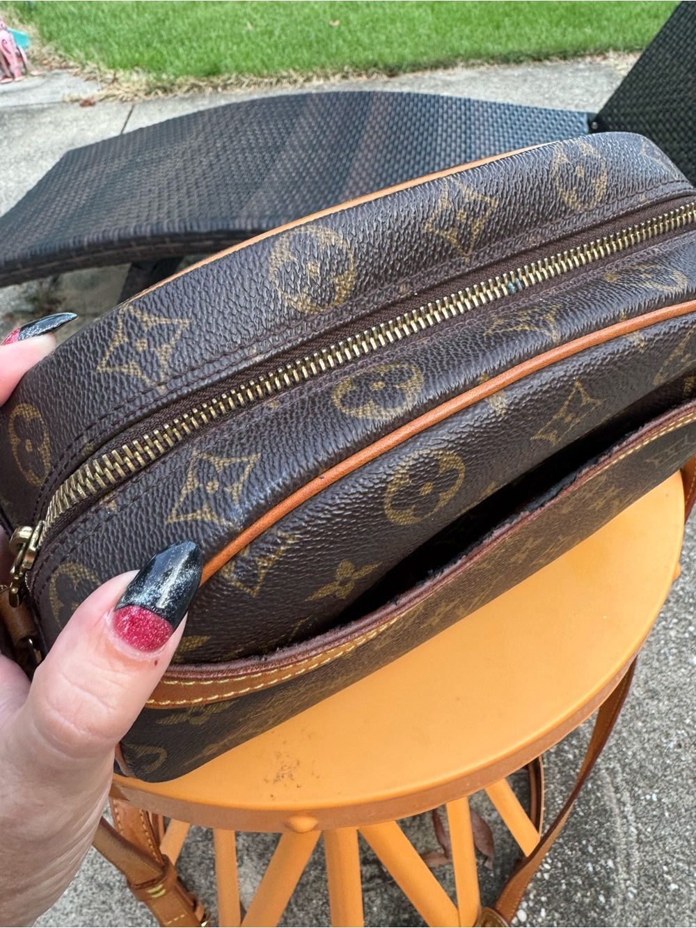 Louis Vuitton Brown Monogram Oval Crossbody with Tan Trim - Picture 4 of 11
